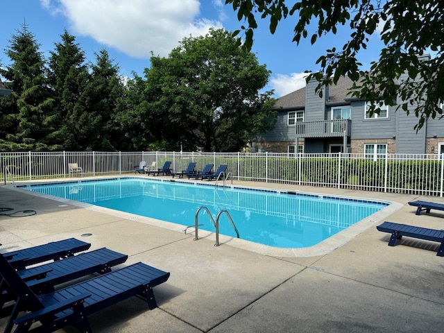 23 Foxcroft Rd Unit 235, Naperville, IL 60565 - community pool with a patio area