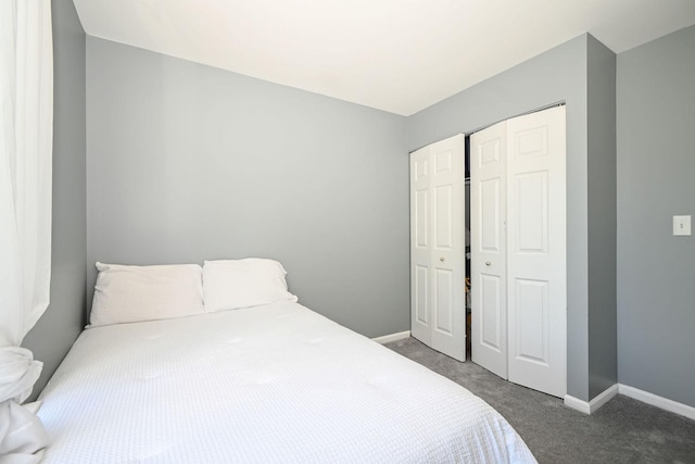 129 W Hampton Ct, Round Lake, IL 60073 - bedroom featuring carpet flooring, baseboards, and a closet