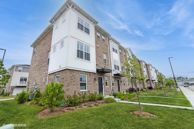 1533 Executive Way, Des Plaines, IL 60018 - view of building exterior with a residential view