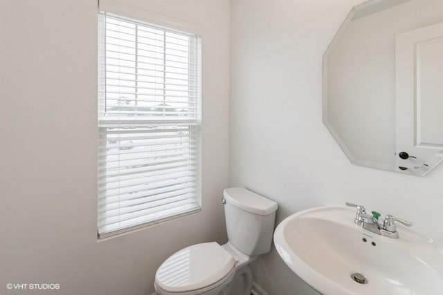 1533 Executive Way, Des Plaines, IL 60018 - bathroom with a sink and toilet