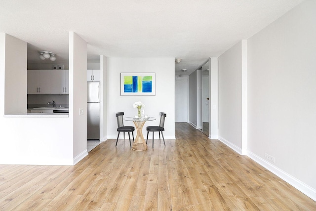 405 N Wabash Ave Unit 2204, Chicago, IL 60611 - dining space featuring light wood-style flooring and baseboards