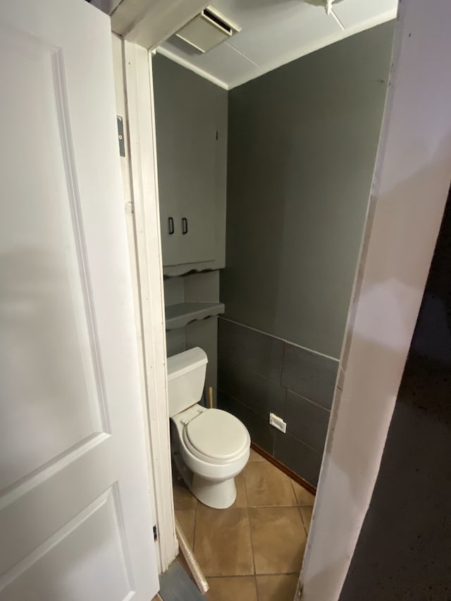18020 Ridgeland Ave, Lansing, IL 60438 - bathroom featuring toilet and tile patterned floors