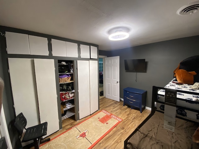 18020 Ridgeland Ave, Lansing, IL 60438 - bedroom with light wood finished floors and baseboards