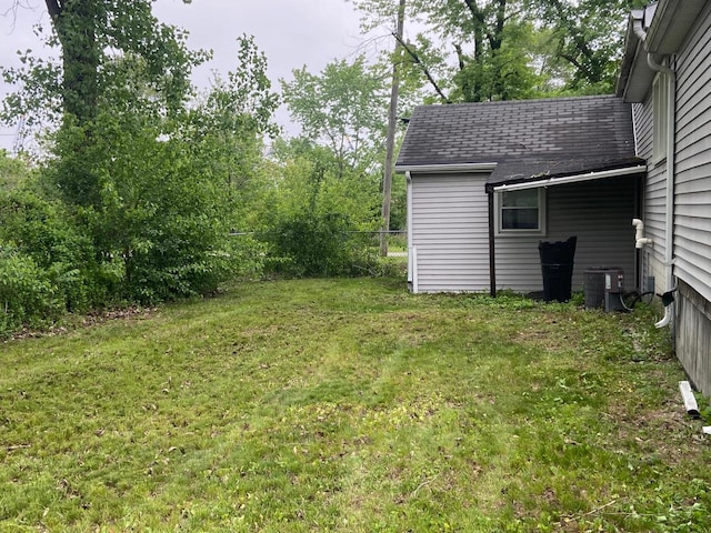 18020 Ridgeland Ave, Lansing, IL 60438 - view of yard featuring central AC