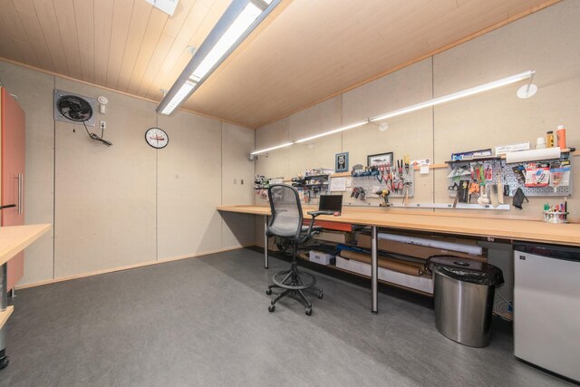 740 Wisner St, Park Ridge, IL 60068 - office with a workshop area