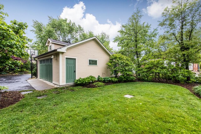 740 Wisner St, Park Ridge, IL 60068 - view of green lawn featuring an outbuilding
