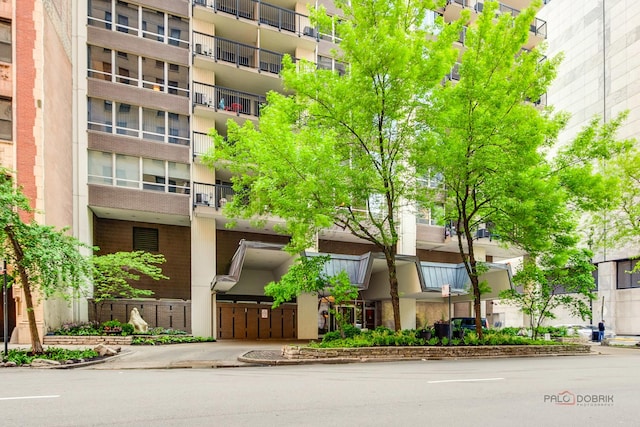 201 E Chestnut St Unit 3C, Chicago, IL 60611 - view of apartment building / complex
