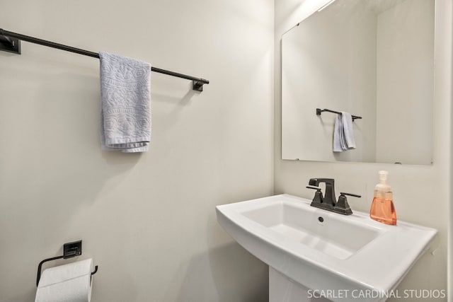 165 Canterbury Way, Lake Zurich, IL 60047 - bathroom featuring a sink