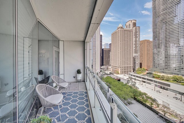340 E Randolph St Unit 1304, Chicago, IL 60601 - balcony featuring a skyline view