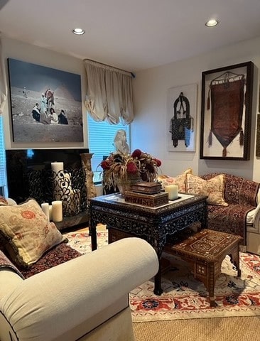 941 Harms Rd, Glenview, IL 60025 - sitting room with recessed lighting