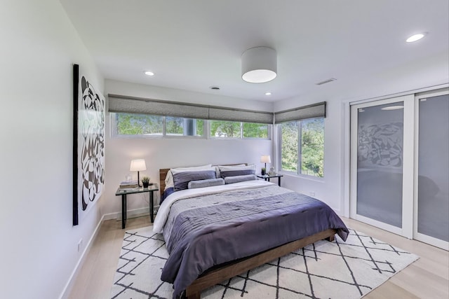 870 Woodbine Rd, Highland Park, IL 60035 - bedroom featuring light wood-style flooring, baseboards, and recessed lighting