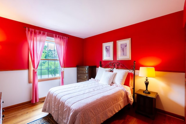 215 Hilltop Ln, Sleepy Hollow, IL 60118 - bedroom with wood finished floors and baseboards