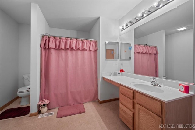 1705 Heatherstone Ave, Montgomery, IL 60538 - full bath featuring toilet, vanity, a shower with curtain, and baseboards