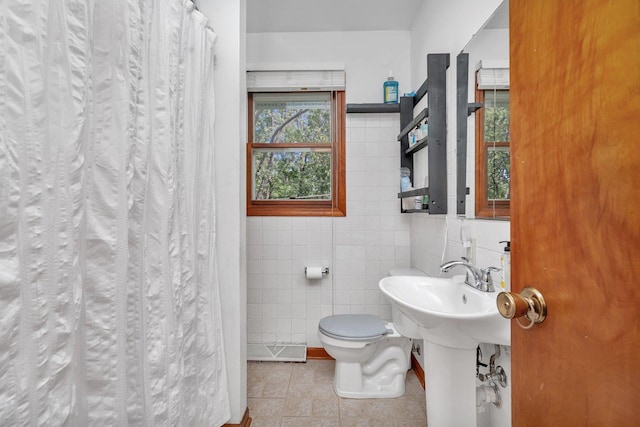 207 Redwood Ave, New Lenox, IL 60451 - full bath with tile walls, tile patterned floors, toilet, and curtained shower