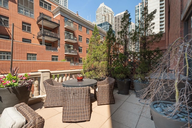 30 W Erie St Unit 402, Chicago, IL 60654 - view of patio / terrace with outdoor dining space