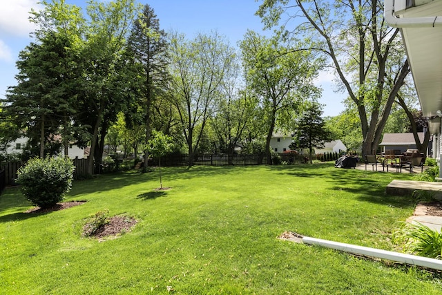 25W303 Gunston Ave, Naperville, IL 60540 - view of yard with a patio