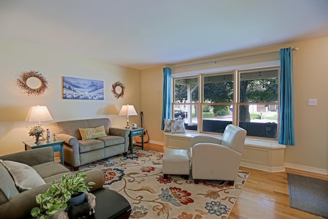 611 S 10th Ave, Saint Charles, IL 60174 - living area featuring wood finished floors and baseboards