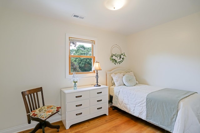 611 S 10th Ave, Saint Charles, IL 60174 - bedroom featuring light wood-style floors