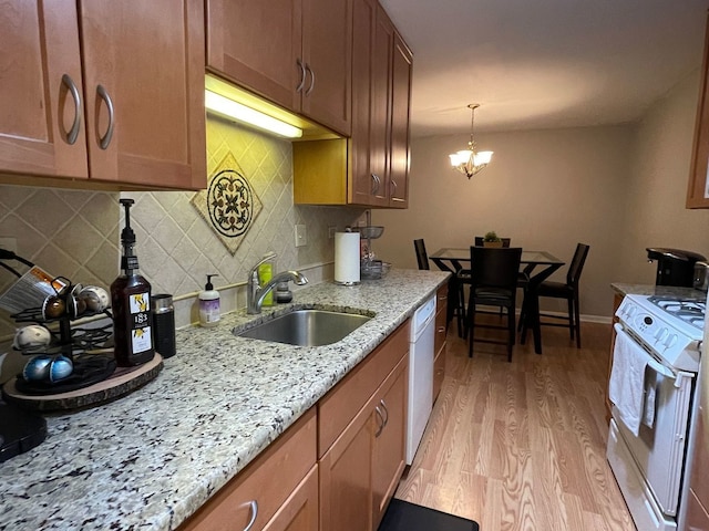 1188 Royal Glen Dr Unit 211, Glen Ellyn, IL 60137 - kitchen featuring white appliances, a sink, light wood-style floors, tasteful backsplash, and a chandelier