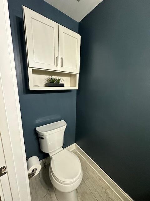 7902 160th St, Tinley Park, IL 60477 - bathroom featuring toilet and baseboards