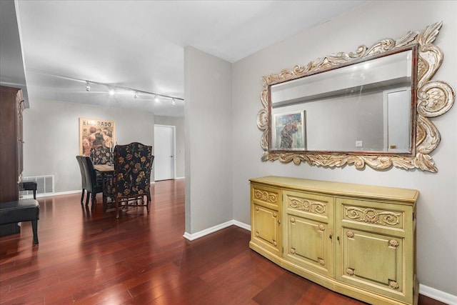 1534 Mcdaniels Ave Unit 4B, Highland Park, IL 60035 - hall featuring dark wood-style floors, baseboards, and track lighting