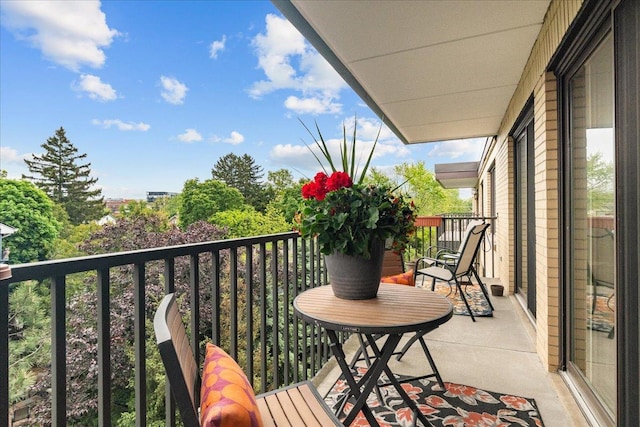 1534 Mcdaniels Ave Unit 4B, Highland Park, IL 60035 - view of balcony