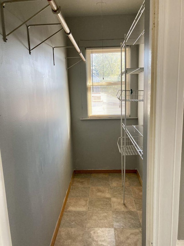 5352 N Magnet Ave, Chicago, IL 60630 - view of walk in closet