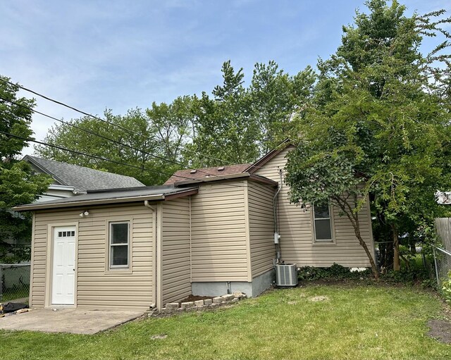 964 S Washington Ave, Kankakee, IL 60901 - rear view of property featuring cooling unit