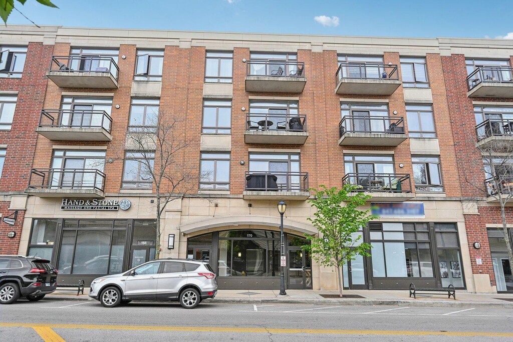 170 N NW Hwy Unit 401, Park Ridge, IL 60068 - photo 1