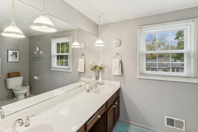 961 N Arrowhead Dr, Palatine, IL 60074 - full bathroom featuring double vanity, toilet, and baseboards