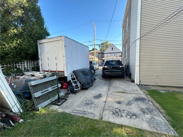 2853 W 40th St, Chicago, IL 60632 - view of car parking