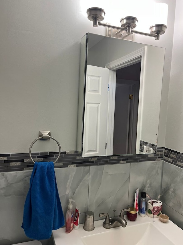 2039 Pine St Unit C, Des Plaines, IL 60018 - bathroom featuring a sink
