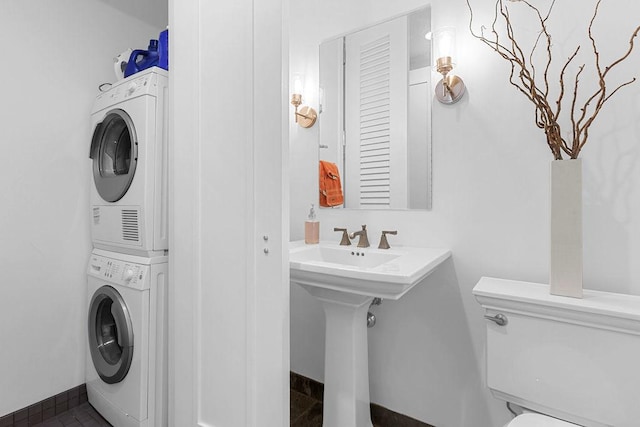 401 N Wabash Ave Unit 42E, Chicago, IL 60611 - bathroom with estacked washer and dryer, toilet, and baseboards