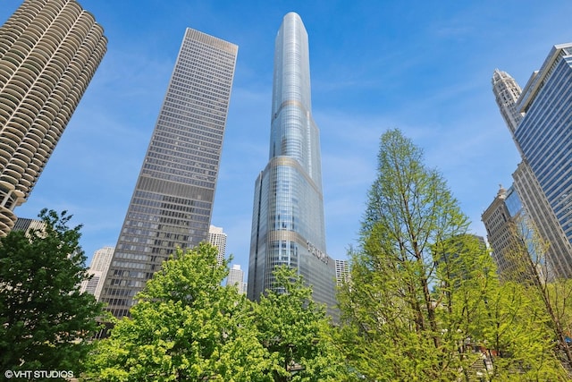 401 N Wabash Ave Unit 54E, Chicago, IL 60611 - view of building exterior featuring a city view