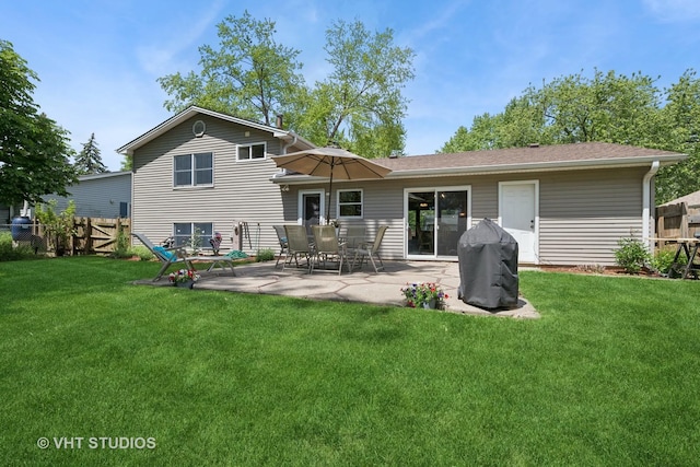 150 Red Bridge Rd, Lake Zurich, IL 60047 - back of property with a patio area
