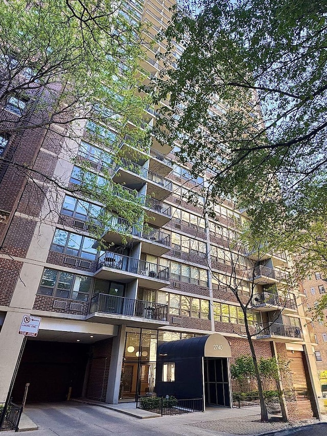 2740 N Pine Grove Ave Unit 9B, Chicago, IL 60614 - view of apartment building / complex