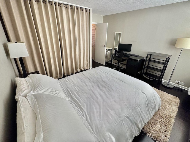2740 N Pine Grove Ave Unit 9B, Chicago, IL 60614 - bedroom featuring dark wood-type flooring, a textured ceiling, and baseboards