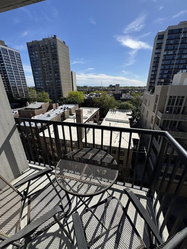 2740 N Pine Grove Ave Unit 9B, Chicago, IL 60614 - balcony featuring a city view