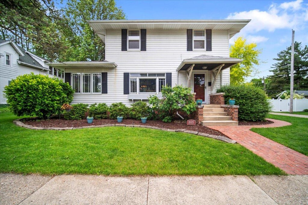 1605 E Taylor St, Bloomington, IL 61701 - photo 1