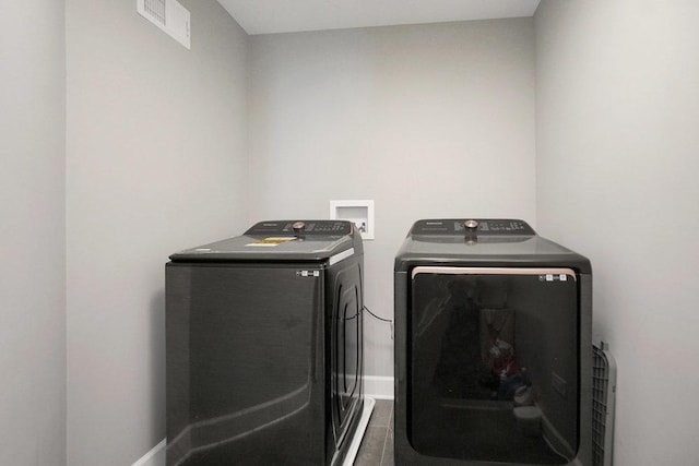 6704 Whisper Glen Dr, Plainfield, IL 60586 - laundry room featuring washer and clothes dryer and baseboards