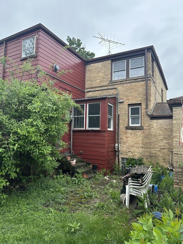 355 S Westgate Rd, Des Plaines, IL 60016 - view of side of home with brick siding
