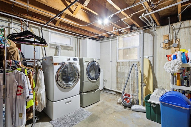 404 Vale Ave N, Rockford, IL 61107 - laundry room featuring washer and dryer and healthy amount of natural light