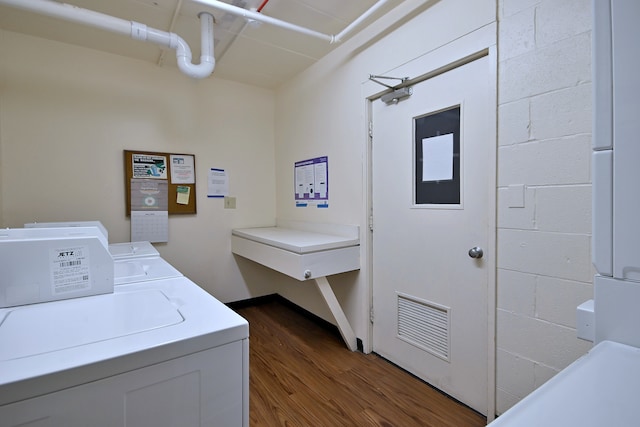 1806 Hemlock Pl Unit 105, Schaumburg, IL 60173 - laundry room featuring dark wood-style floors and separate washer and dryer