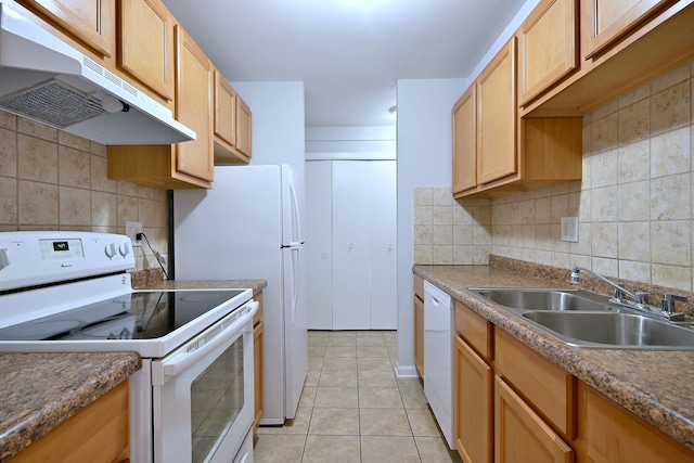 1806 Hemlock Pl Unit 105, Schaumburg, IL 60173 - kitchen featuring white appliances, under cabinet range hood, a sink, light tile patterned floors, and tasteful backsplash