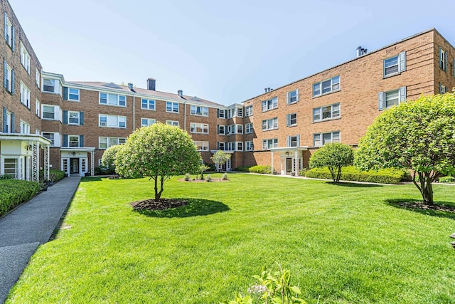 530 Michigan Ave Unit 3E, Evanston, IL 60202 - surrounding community featuring a yard