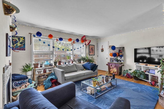530 Michigan Ave Unit 3E, Evanston, IL 60202 - living room with wood finished floors