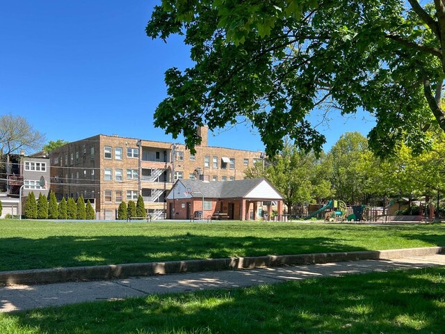 530 Michigan Ave Unit 3E, Evanston, IL 60202 - rear view of property featuring a yard
