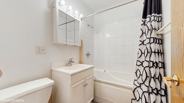 6316 N Paulina St Unit 3D, Chicago, IL 60660 - full bathroom featuring shower / bath combo with shower curtain, vanity, and toilet