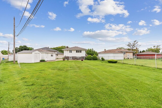 11025 S Kolmar Ave, Oak Lawn, IL 60453 - view of yard