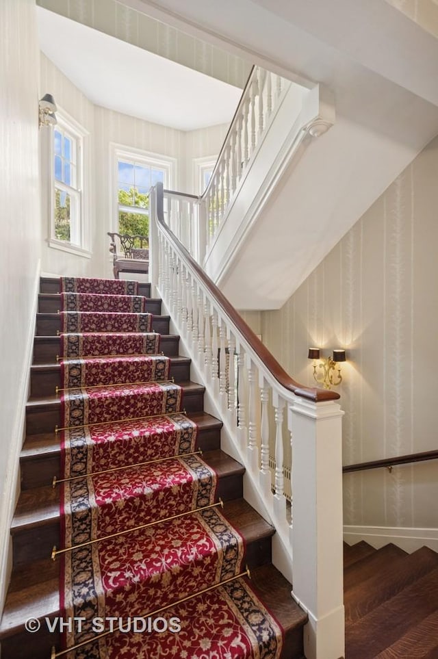 539 N E Ave, Oak Park, IL 60302 - staircase with wood finished floors